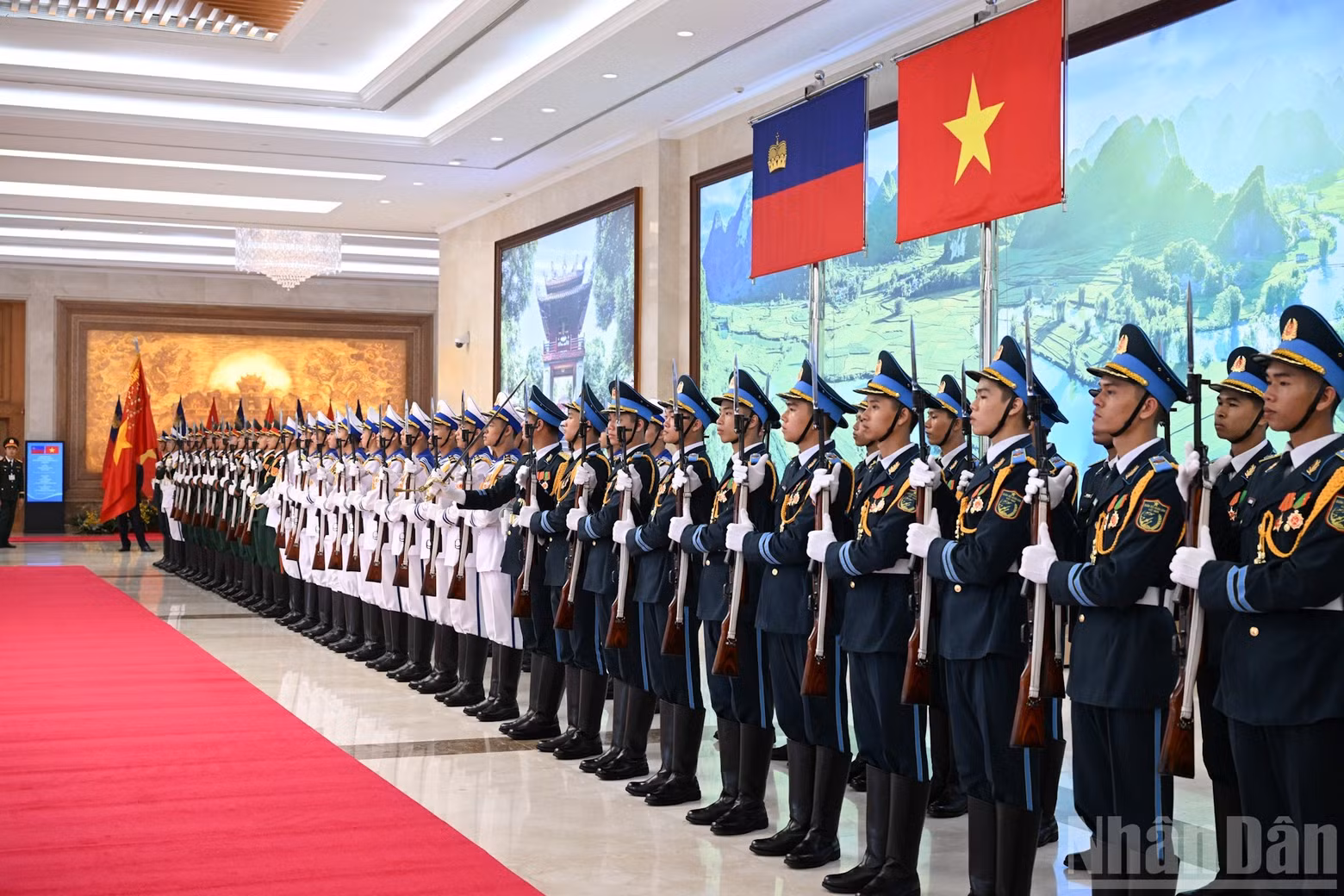 La guardia de honor del Ejército Popular de Vietnam en la ceremonia de bienvenida.