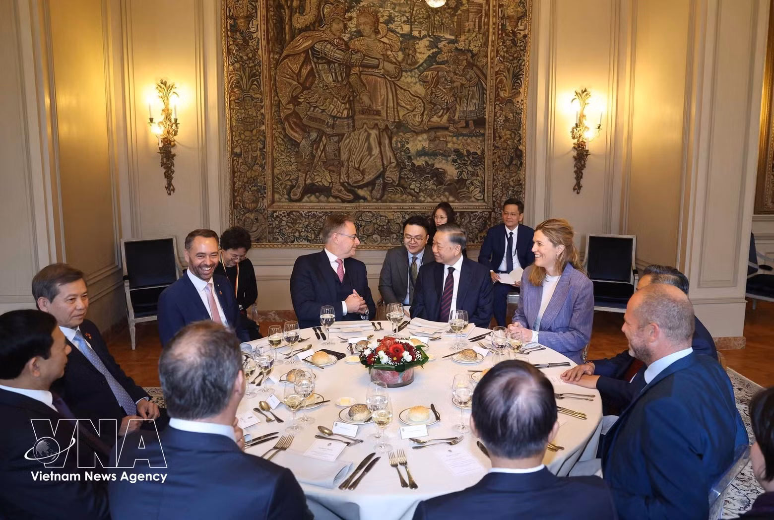 En la reunión entre el secretario general del Partido Comunista de Vietnam y presidente de la República, To Lam, y el primer ministro belga, Bart De Wever. (Foto: VNA)