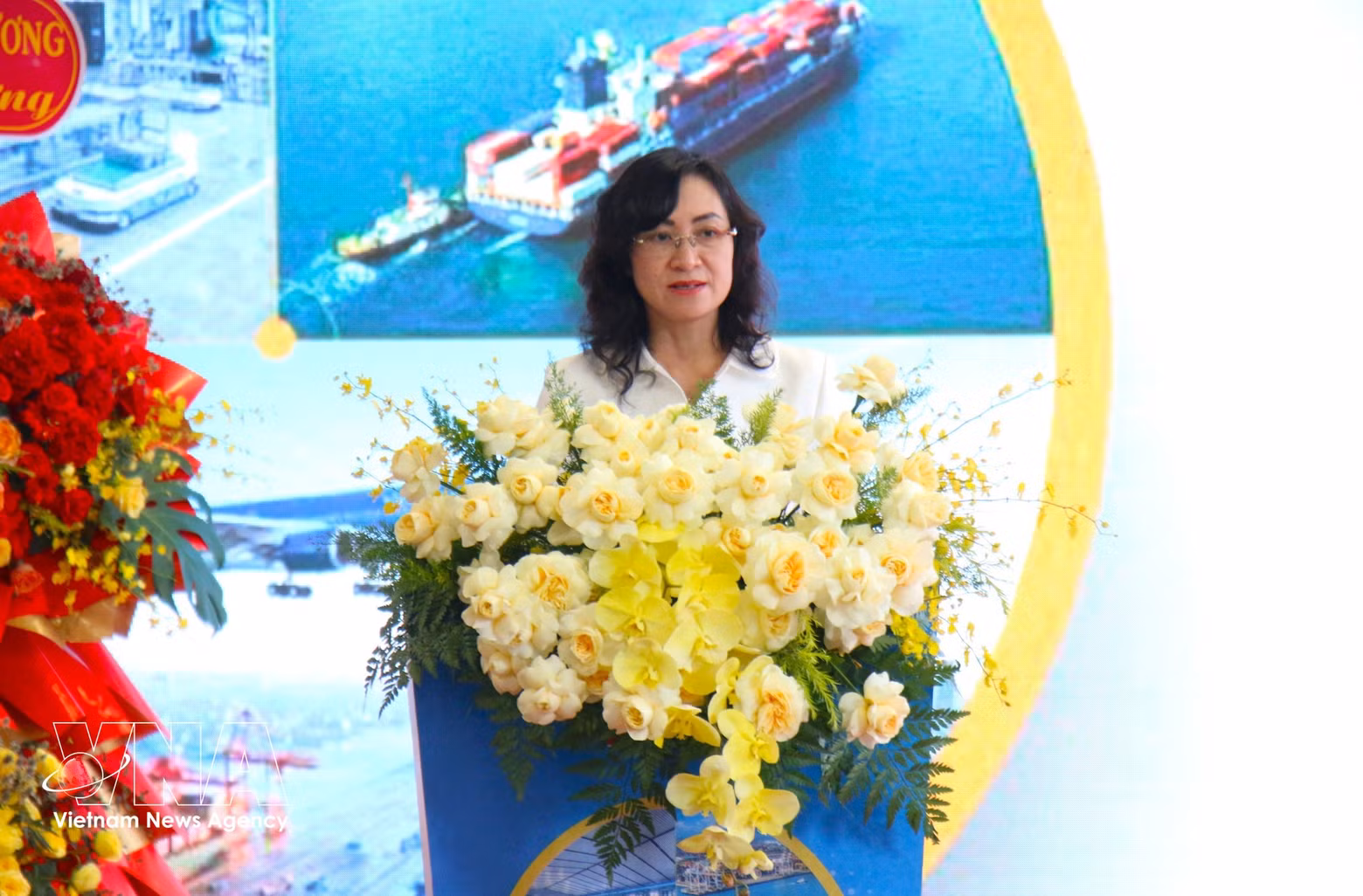 La viceministra de Industria y Comercio, Phan Thi Thang, pronuncia un discurso. (Foto: VNA)