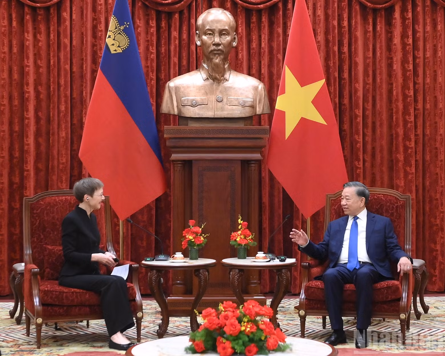 El secretario general del PCV y presidente de Vietnam, To Lam, recibe a la primera ministra del Principado de Liechtenstein, Brigitte Haas.
