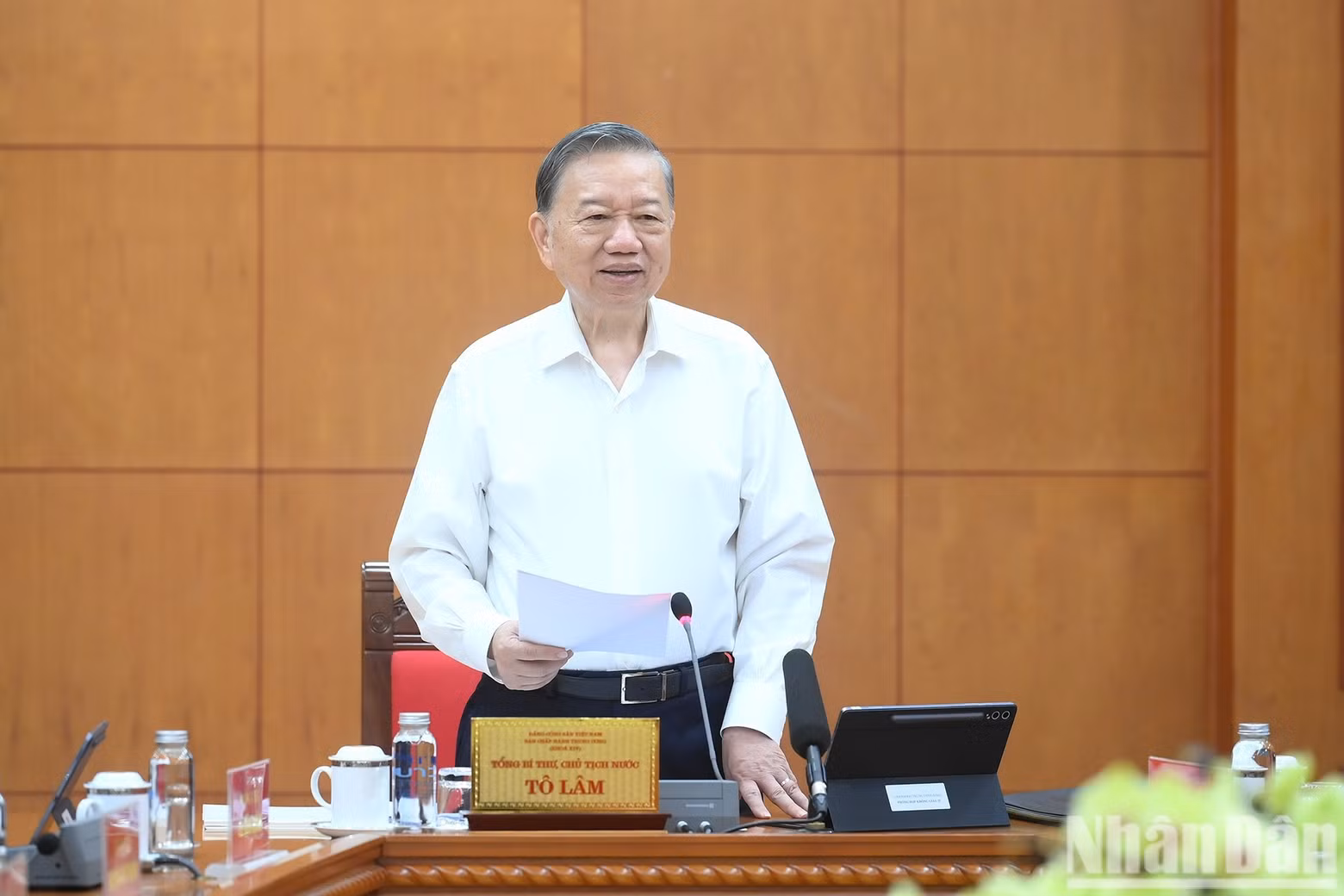 El secretario general del Partido Comunista de Vietnam y presidente de la República, To Lam, interviene en la reunión. (Foto: Nhan Dan)