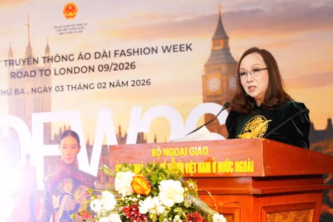 Nguyen Viet Trieu, presidenta de la Unión de Mujeres de Vietnam en Europa, unidad coorganizadora, pronunció un discurso. (Foto: Comité Organizador)