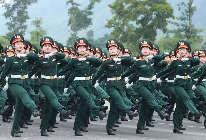 Fuerzas femeninas participan en el ensayo (Foto: VNA)