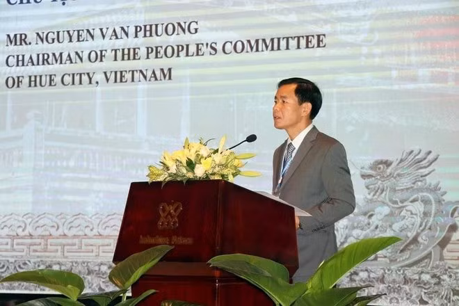 El presidente del Comité Popular de Hue, Nguyen Van Phuong, interviene en la conferencia. (Fuente: VNA)