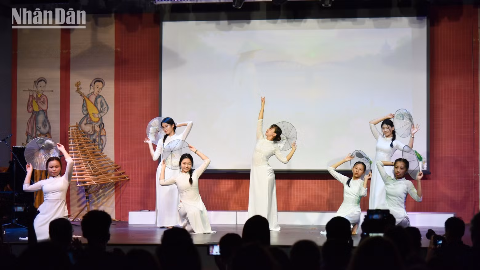 El programa forma parte del proyecto Toucher Art y reune a cerca de 100 estudiantes tanto en Vietnam como hijos de origen vietnamita residentes en numerosos países del mundo.