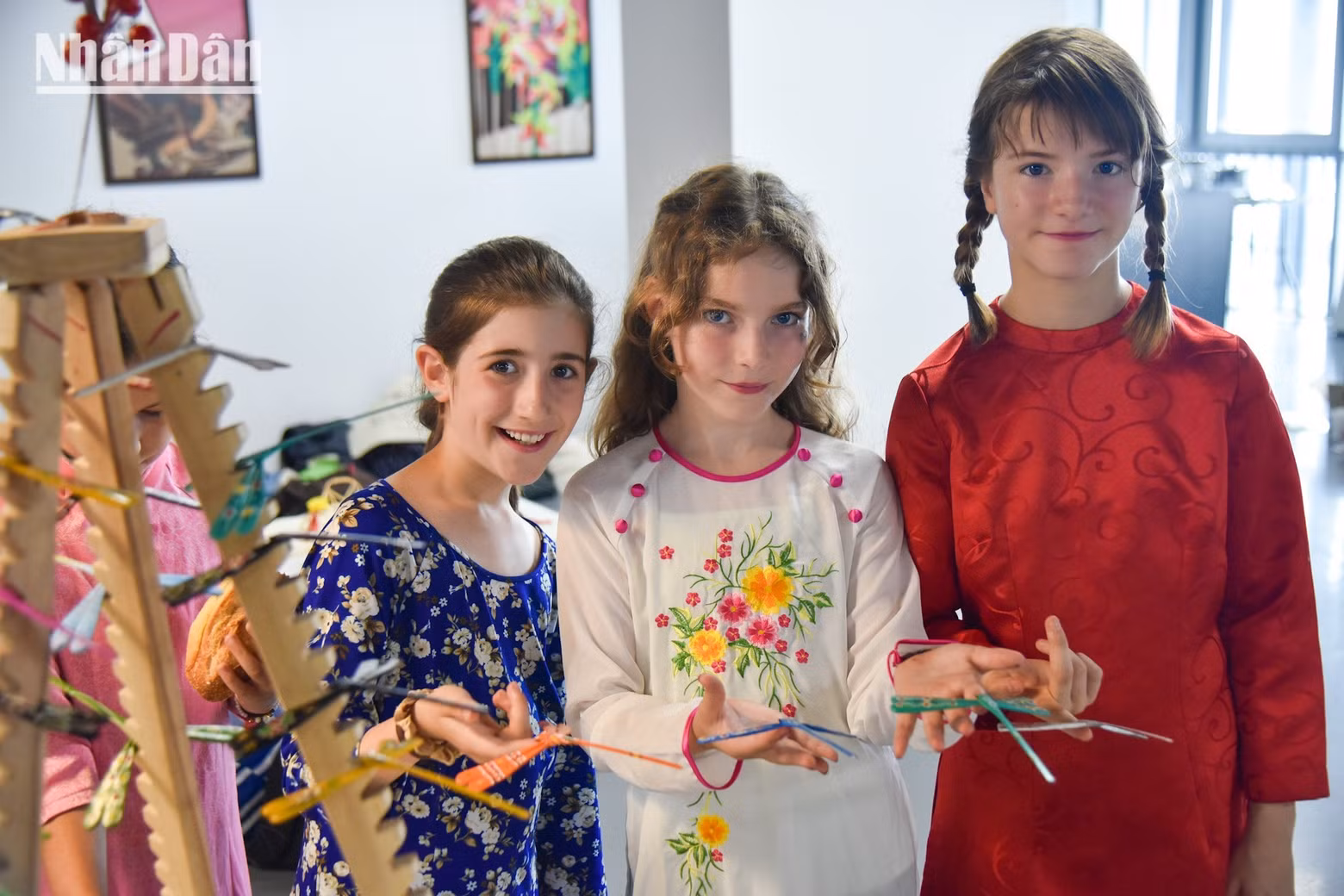 El Festival Bonjour Vietnam 2025 combina la presentación artística con un espacio de experiencias culturales.