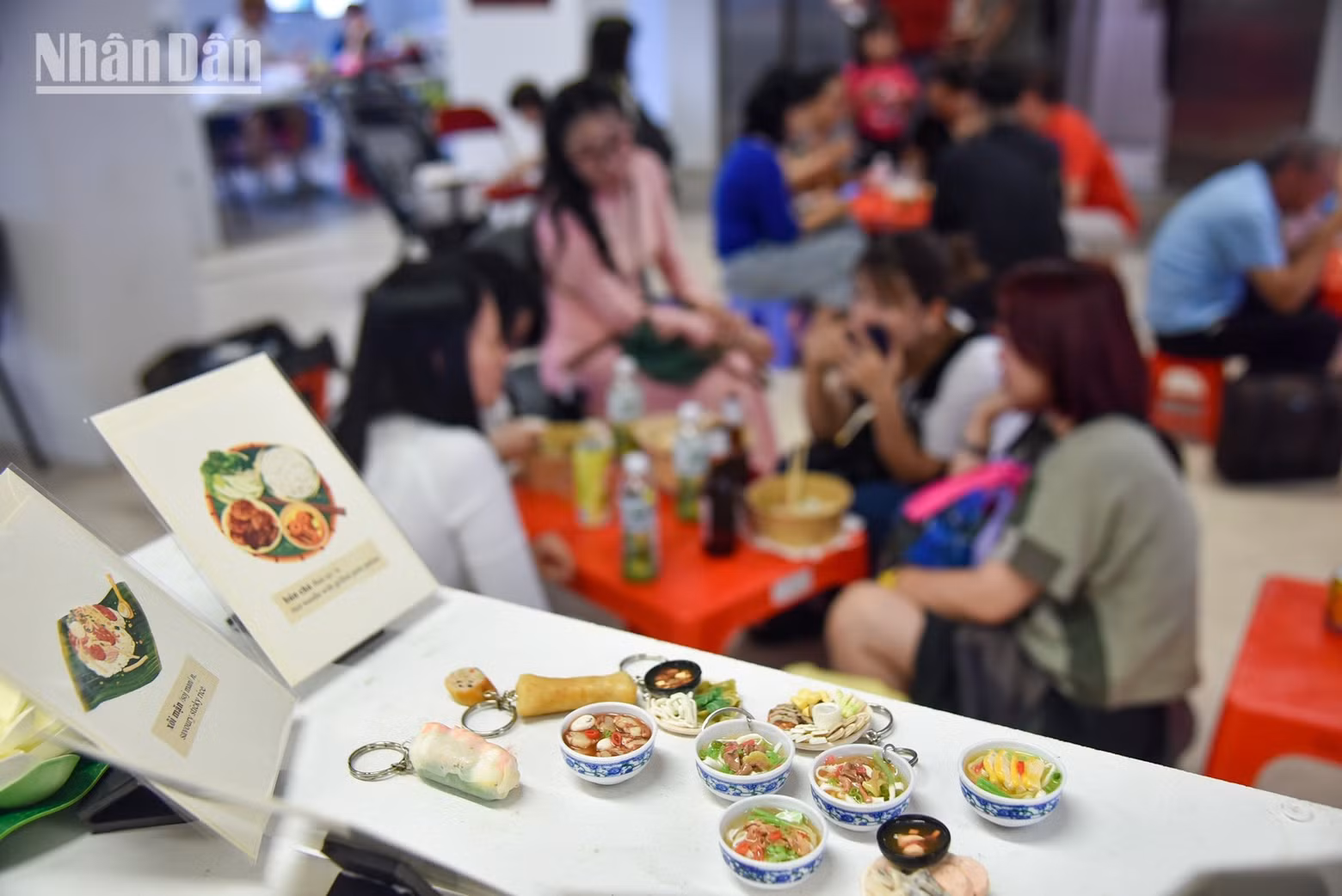 Muchos asistentes franceses expresan su deseo de visitar Vietnam para conocer de primera mano los valores culturales y gastronómicos impregnados del alma del pueblo vietnamita.