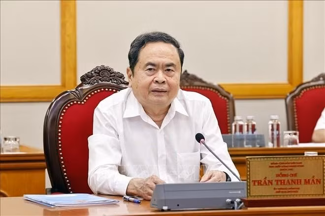El presidente de la Asamblea Nacional de Vietnam, Tran Thanh Man, en un encuentro de trabajo con las autoridades del Comité Partidista de Lai Chau. (Foto: VNA)