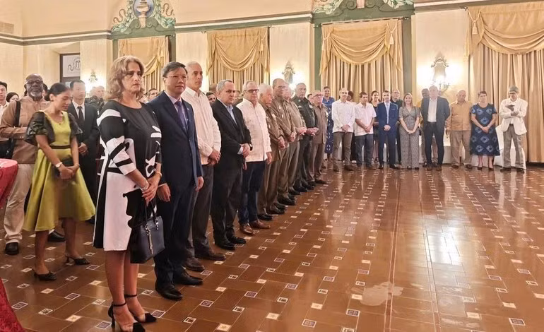Asistentes al evento. (Foto: Embajada de Vietnam en Cuba)