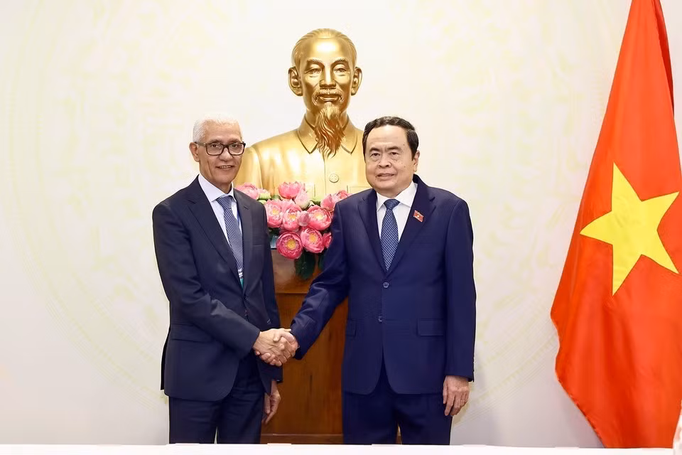 El presidente de la Asamblea Nacional de Vietnam, Tran Thanh Man, recibió a Rachid Talbi El Alami, titular de la Cámara de Representantes de Marruecos, quien asistió a la Conferencia del Comité Ejecutivo de la Unión Parlamentaria Francófona (APF) y al Foro de Cooperación Parlamentaria Francófona sobre agricultura sostenible, seguridad alimentaria y respuesta al cambio climático (Can Tho, 21 de enero de 2025). (Foto: VNA)