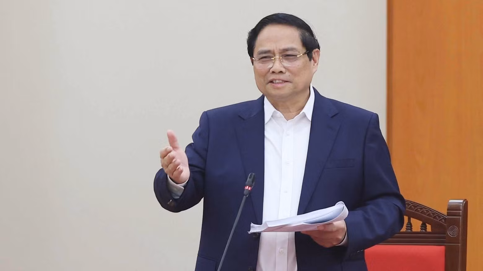 El primer ministro Pham Minh Chinh interviene en la reunión. (Foto: Thong Nhat/VNA)