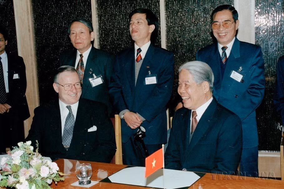 El primer ministro de Nueva Zelanda, Jim Bolger, recibe al secretario general del Partido Comunista de Vietnam, Do Muoi, en visita oficial al país oceánico (27 de julio de 1995). (Foto: VNA)