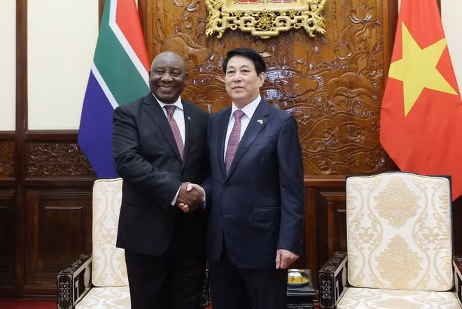 El presidente de Vietnam, Luong Cuong, y su homólogo sudafricano, Matamela Cyril Ramaphosa. (Foto: VNA)