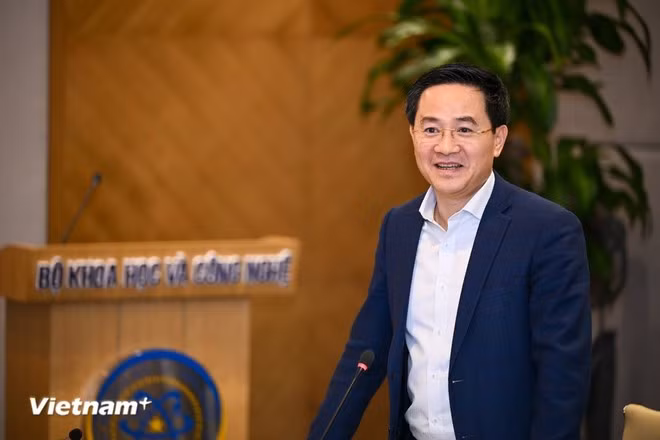 Tran Anh Tuan, director del Departamento de Ciencia y Tecnología de Hanói, en la rueda de prensa. (Foto: VNA)