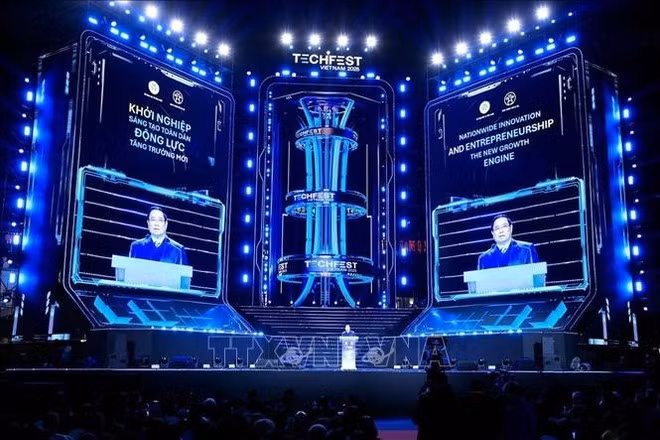 El primer ministro Pham Minh Chinh habla en el evento. (Foto: VNA)