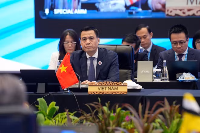 El vicecanciller Dang Hoang Giang en la cita. (Foto: VNA)