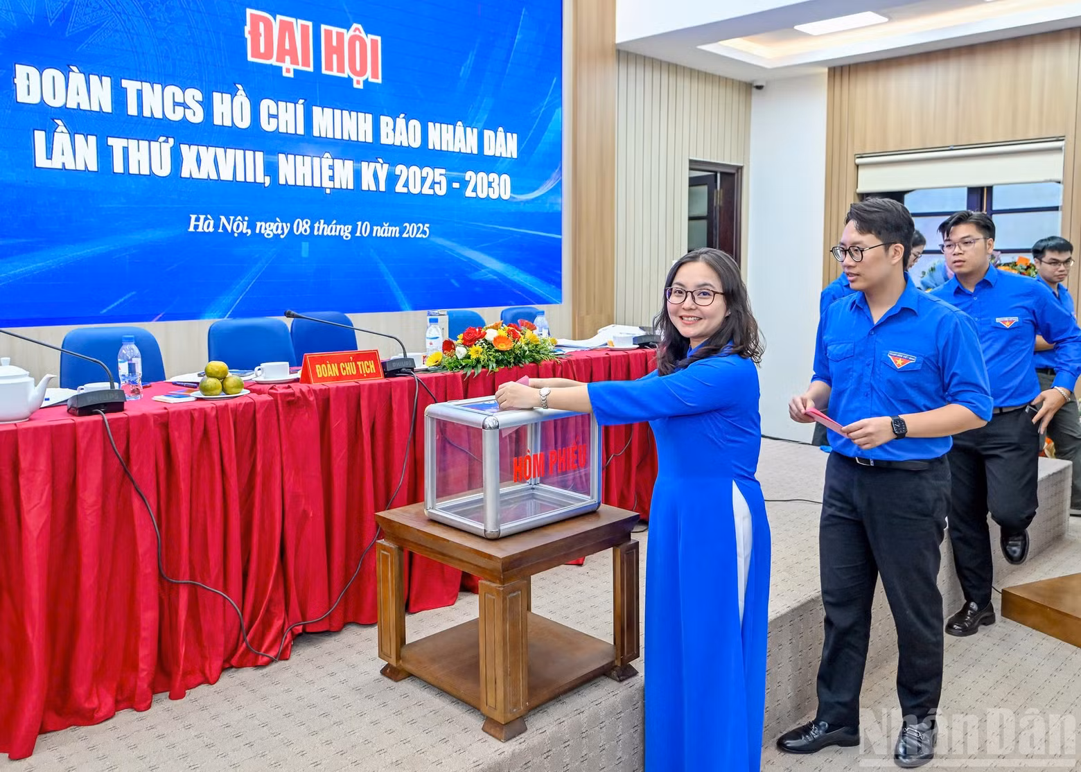 Los delegados eligen al nuevo Comité de la UJCHCM en el periódico Nhan Dan para el XXVIII mandato (2025-2030).