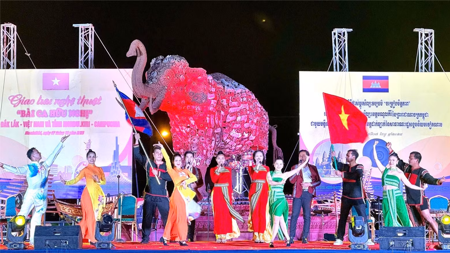 El programa busca fortalecer la solidaridad y la amistad entre Vietnam y Camboya, y entre Dak Lak y Mondulkiri en particular.