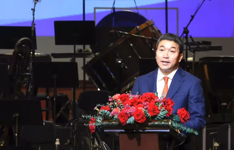 El presidente de la Unión de Organizaciones de Amistad de Vietnam, Phan Anh Son, habla en la ceremonia.