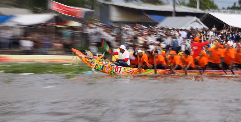 La carrera de barcos Ngo es un deporte que demuestra el espíritu de solidaridad del pueblo Khmer en el Sur de Vietnam. (Foto: VNA)
