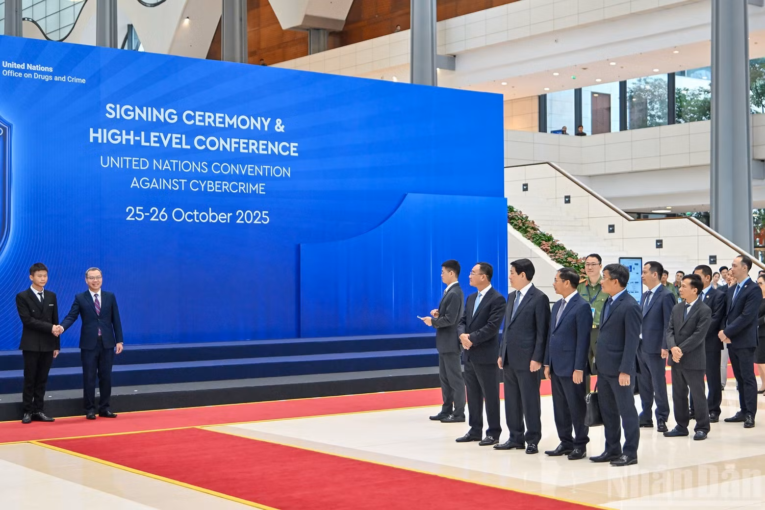 El presidente Luong Cuong presencia el simulacro de recepción de los jefes de las delegaciones que participarán en la ceremonia.