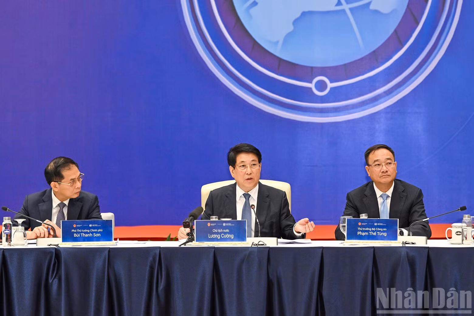 El presidente Luong Cuong pronuncia las conclusiones de la reunión.