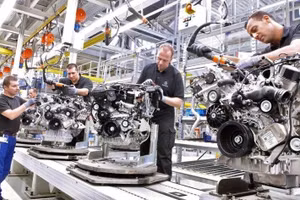 Línea de producción de automóviles en Polonia.