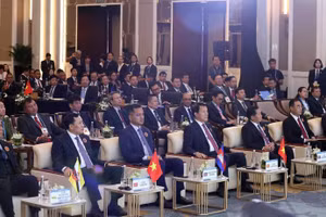 El ministro de Seguridad Pública de Vietnam, general Luong Tam Quang, y delegados en el evento. (Foto: cand.vn)