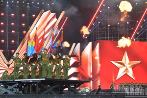 [Foto] Solemne desfile de las fuerzas armadas en el programa La Patria en el corazón 2026