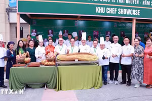 La actividad presenta 30 platos elaborados con ingredientes y productos derivados de la planta del té de Thai Nguyen (Foto: VNA)