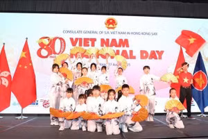 Una actuación del grupo Ruby's Dance Crew durante la celebración del Día Nacional de Vietnam en Hong Kong (China). Foto: VNA