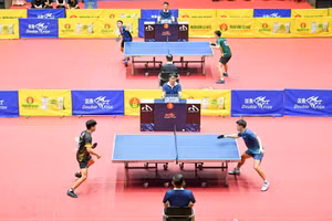 [Foto] Emocionantes duelos en las semifinales del Campeonato Nacional de Tenis de Mesa del periódico Nhan Dan