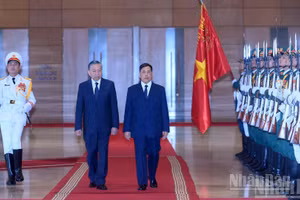 [Foto] Ceremonia de bienvenida a Reyes de Tailandia en su visita de Estado a Vietnam