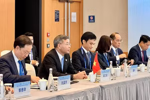 El ministro Ngo Van Tuan en la sesión de trabajo. (Foto: Ministerio de Finanzas)