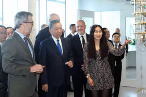 [Foto] Dirigente partidista de Vietnam visita el Instituto Niels Bohr de la Universidad de Copenhague