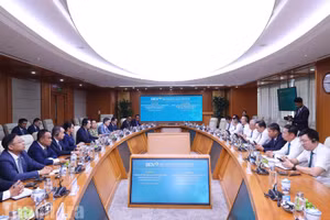 En la sesión de trabajo (Foto: thanhtra.com.vn)