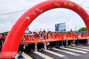 La caminata Avanzamos con Vietnam 2025 en la provincia de An Giang. (Foto: Nhan Dan)