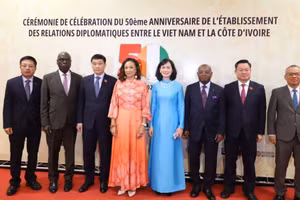 Acto por el 50º aniversario de las relaciones diplomáticas entre Vietnam y Costa de Marfil, celebrado en el país africano. (Foto: Embajada de Vietnam en Marruecos, concurrente en Costa de Marfil).