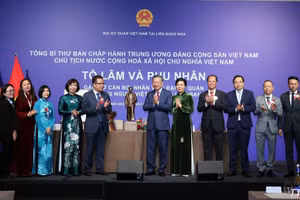 [Foto] Máximo dirigente vietnamita se reúne con compatriotas en Rusia
