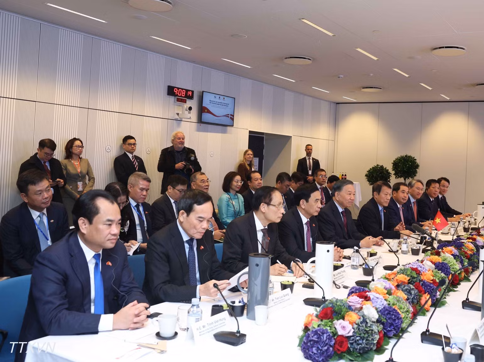 vna-potal-tong-bi-thu-chu-tich-nuoc-to-lam-gap-lanh-dao-mot-so-doanh-nghiep-tieu-bieu-cua-dan-mach-3891.jpg