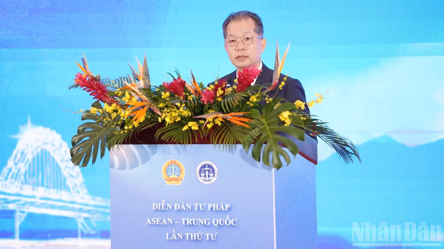 Nguyen Van Quang, secretario del Comité Central del Partido y presidente del Tribunal Popular Supremo de Vietnam, en el evento.