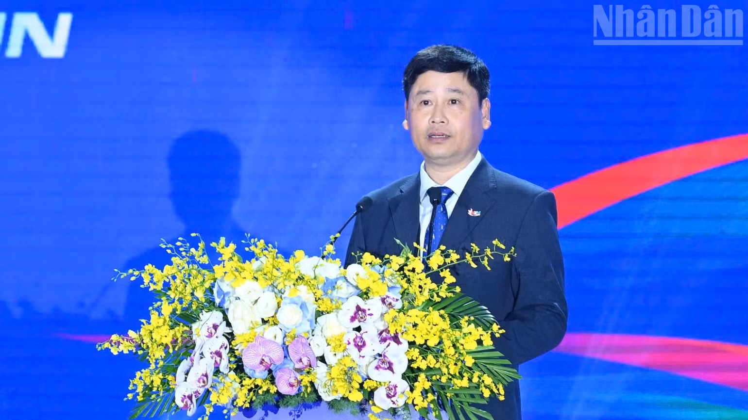 Tran Minh Ngoc, secretario del Comité del Partido y director del periódico y la radio y televisión de Nghe An, habla.