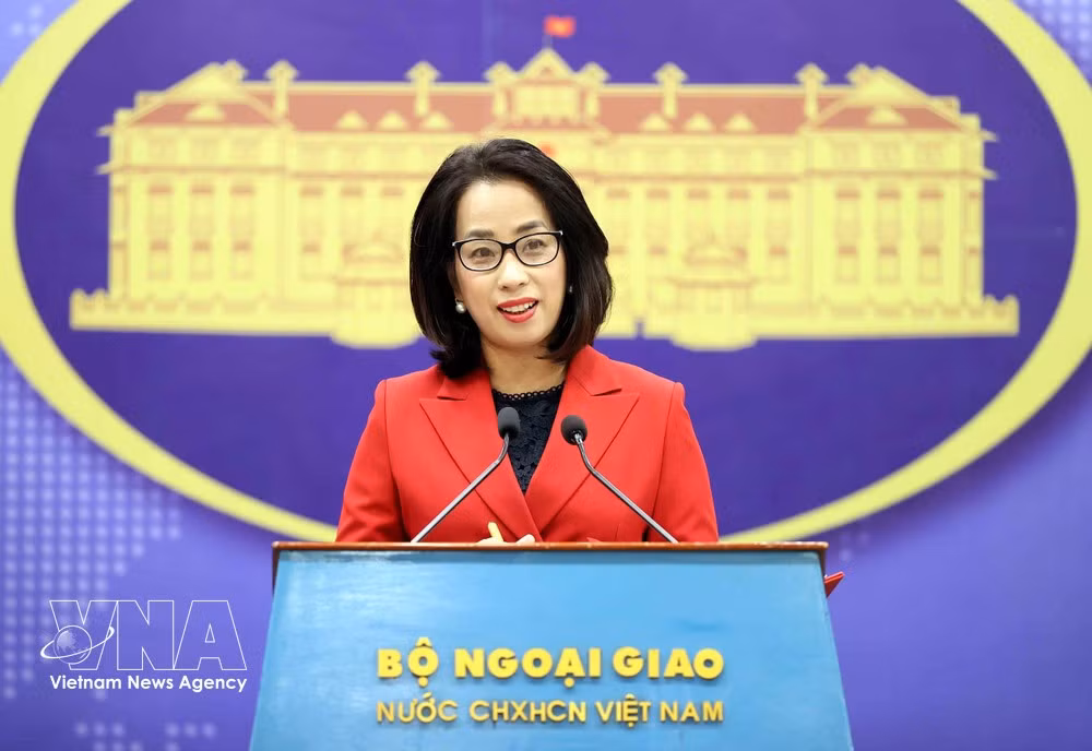 La portavoz del Ministerio de Relaciones Exteriores de Vietnam, Pham Thu Hang, en la rueda de prensa. (Foto: VNA)