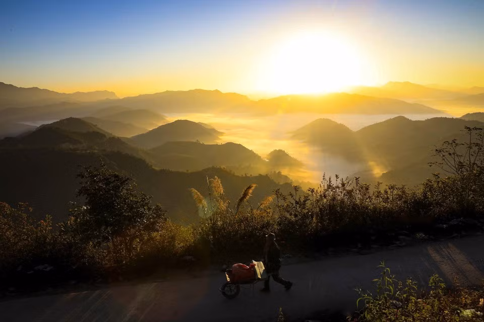 Amanecer en el paso de Keo Lom.