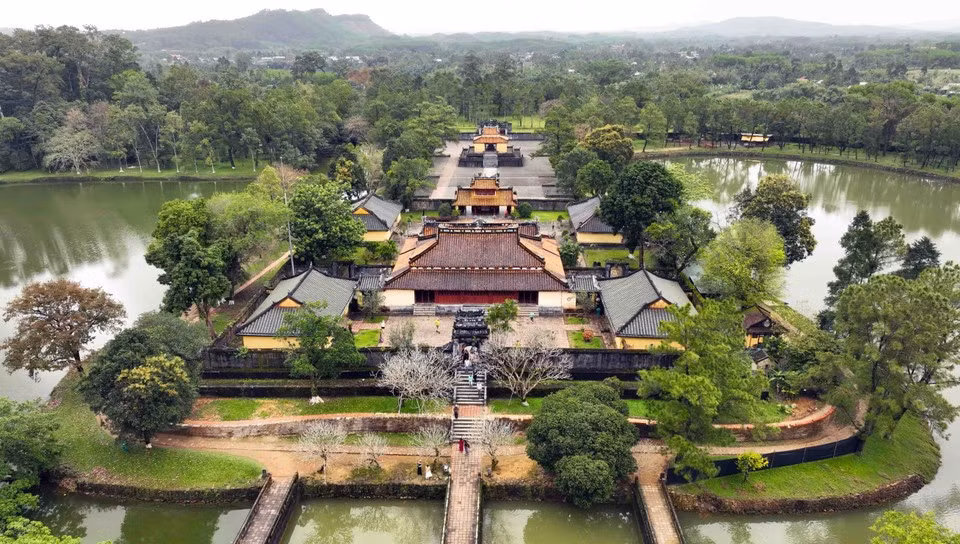 La Tumba Minh Mang (Hieu Lang), ubicada en la montaña Cam Ke, es un destino popular entre los turistas que visitan la antigua capital de Hue. (Foto: VNA)