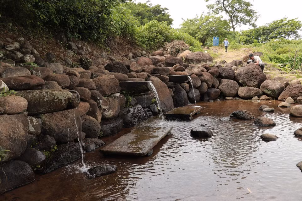 La característica más destacada del antiguo sistema de pozos de Gio An es que se construyó ordenando piedras para aprovechar las fuentes de agua subterráneas, lo que facilita la vida diaria y la producción agrícola.
