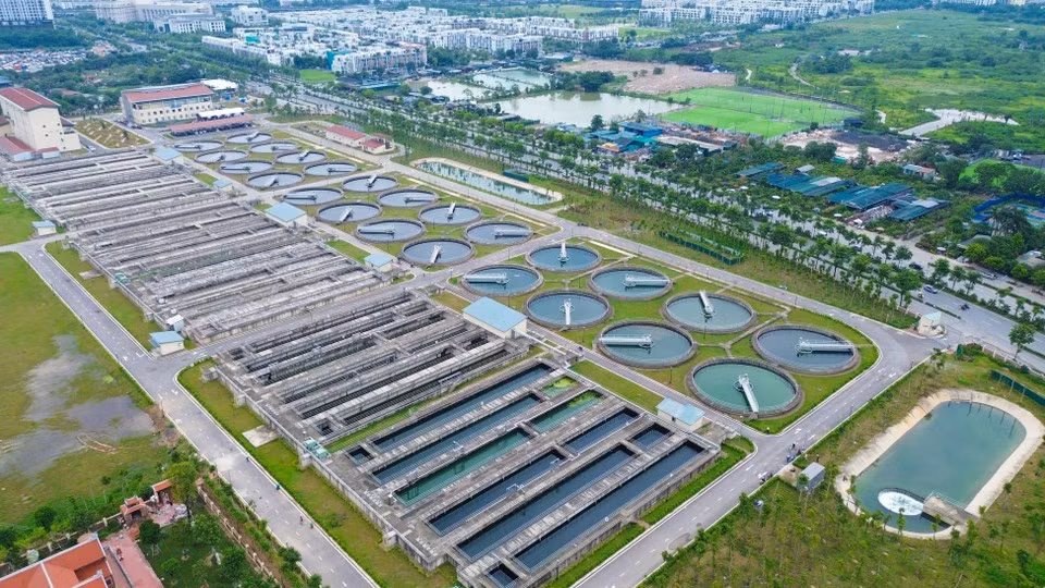 Ubicada en una superficie de aproximadamente 13,8 hectáreas, la planta de tratamiento de aguas residuales de Yen Xa operará en su primera fase con una capacidad de 180 mil metros cúbicos por 24 horas.