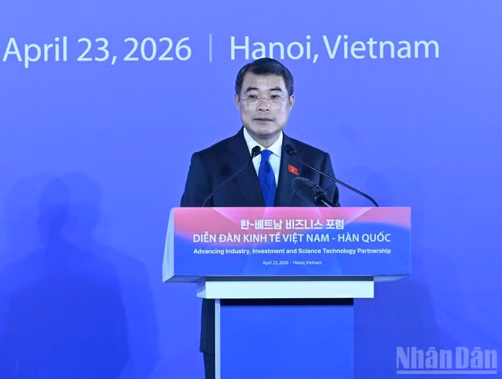 El primer ministro vietnamita, Le Minh Hung, habla en la cita.