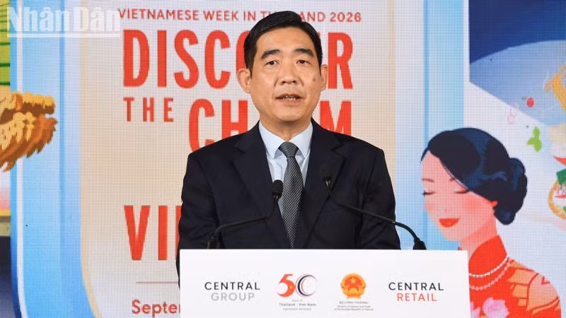 El embajador vietnamita en Tailandia, Pham Viet Hung, habla en la cita.