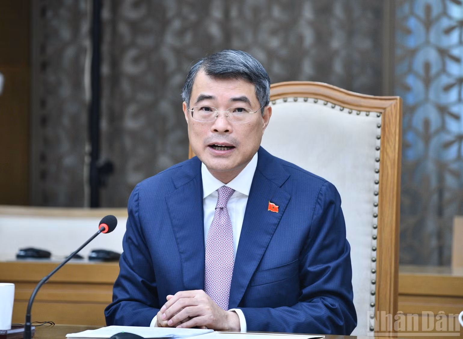 El primer ministro de Vietnam, Le Minh Hung, habla en la cita.